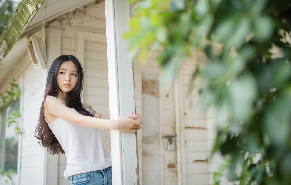 两个女人的私聊，吕布自然没兴趣知道，周瑜的死虽然跟自己没关系，不过周瑜这一死，江东跟荆州的关系就微妙了，至少这个从一开始就不怎么可靠地联盟，现在算是彻底废了，他该考虑下一步怎么走了。